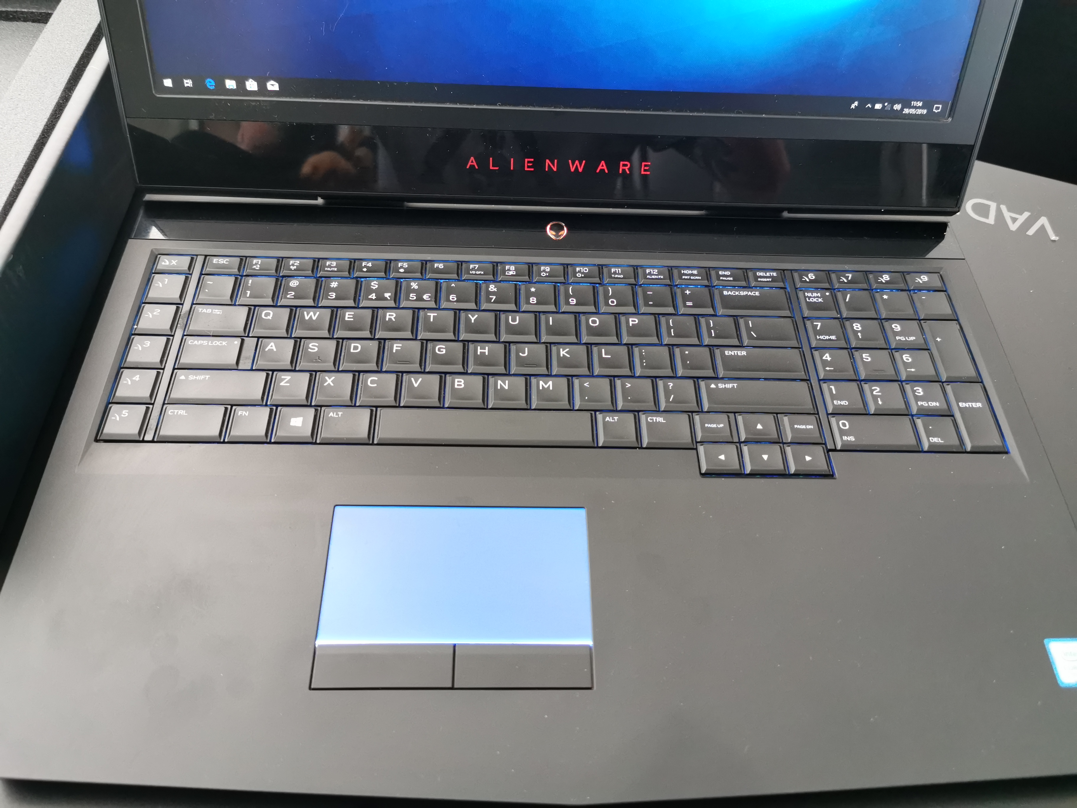 Alienware 17 R4 Gaming Laptop with Bags | Laptops | Carbonite