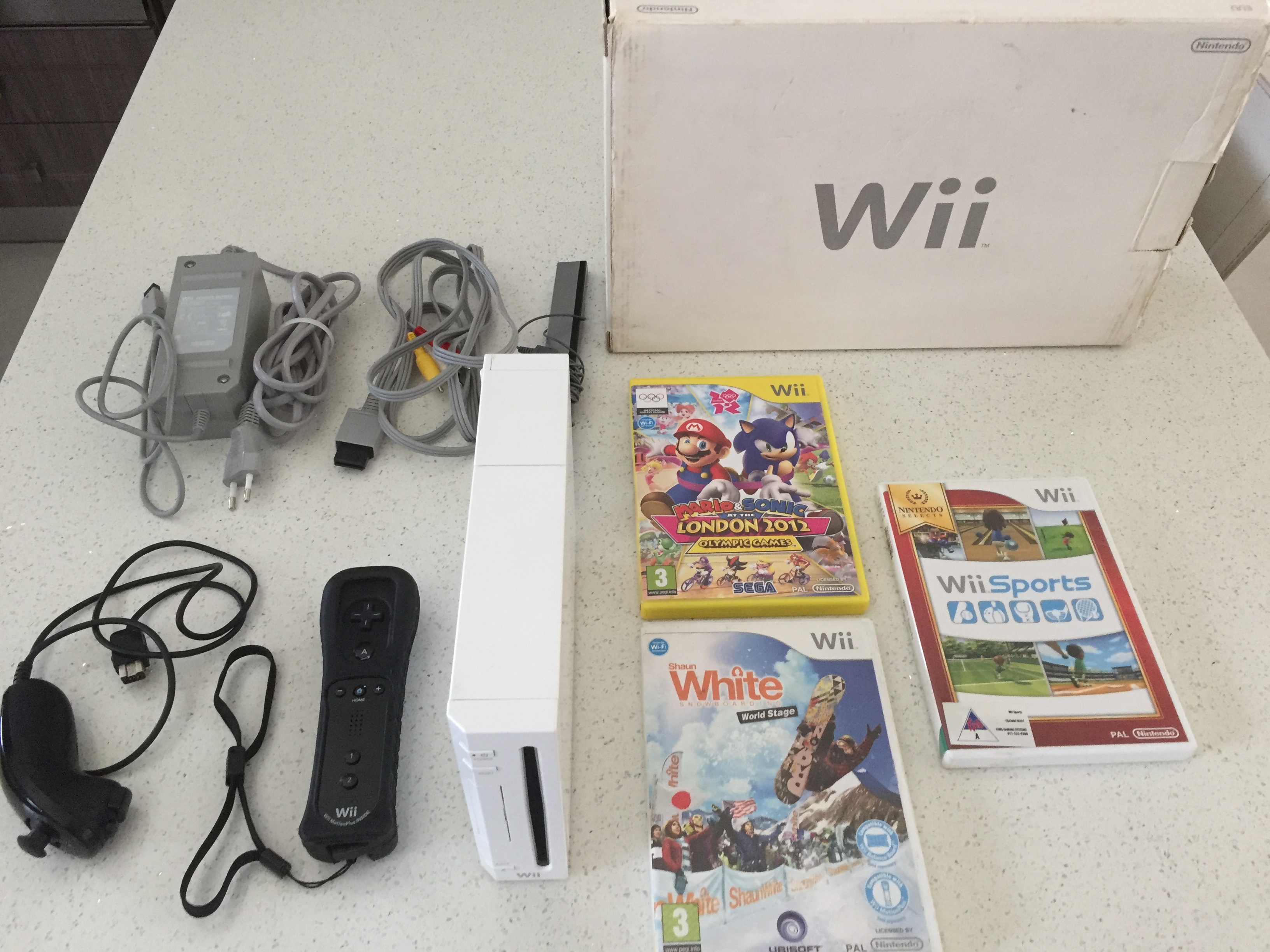 [For Sale] Complete in Original Box White Wii Console with 3 Wii