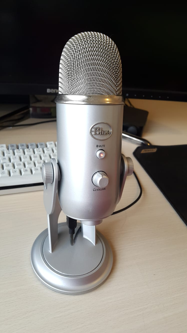 [Sale] - Blue Yeti Microphone (silver) with boom | Peripherals | Carbonite